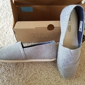 BNWT 8.5 Women's Toms Polka Dots Slip Ons